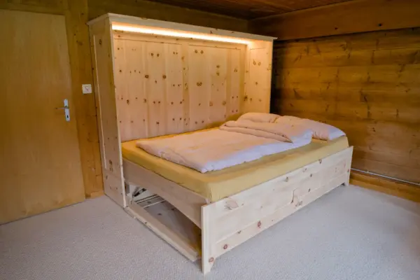 klappbett-schrankbett-arvenholzbett